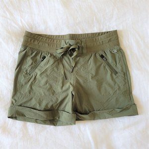 GapFit Rec Tech 4" Hiking Shorts